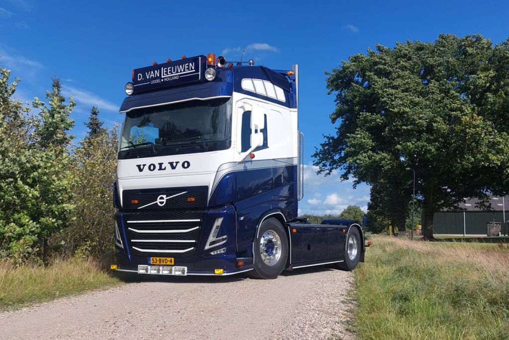 d-van-leeuwen-volvo-fh5-globetrotter-4