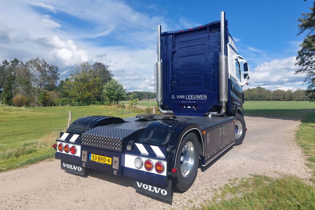 d-van-leeuwen-volvo-fh5-globetrotter-4 (1)