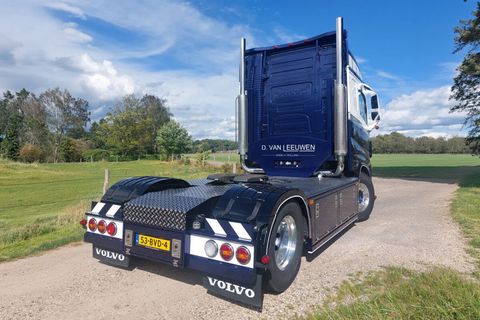 d-van-leeuwen-volvo-fh5-globetrotter-4 (1)