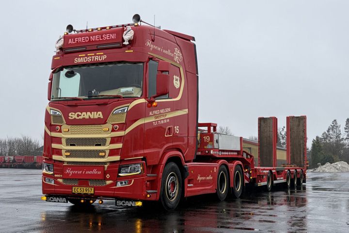 alfred-nielsen-scania-s-highline-cs20h