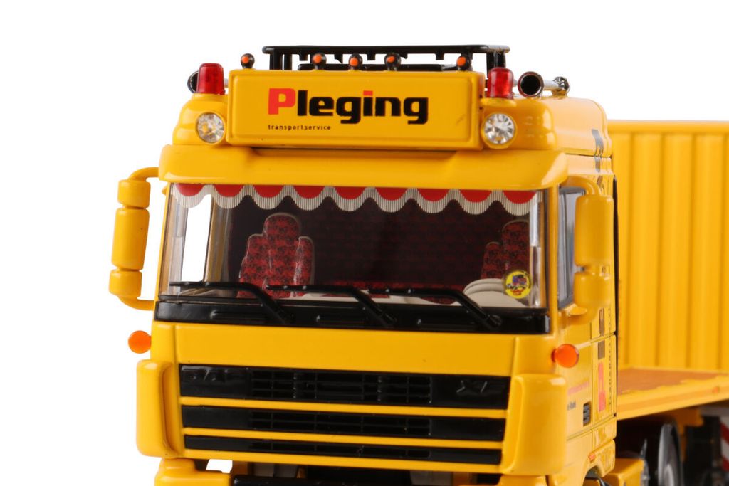 pleging-daf-xf95-space-cab-4x2-semi-low (5)