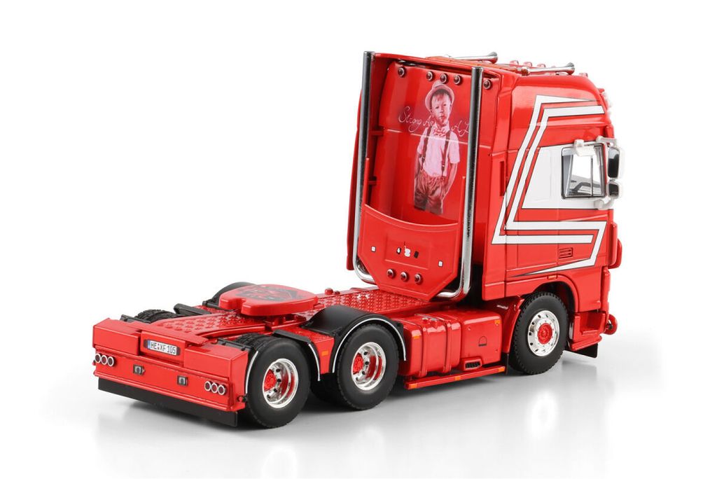 jens-naujok-daf-xf-105-super-space-cab (1)
