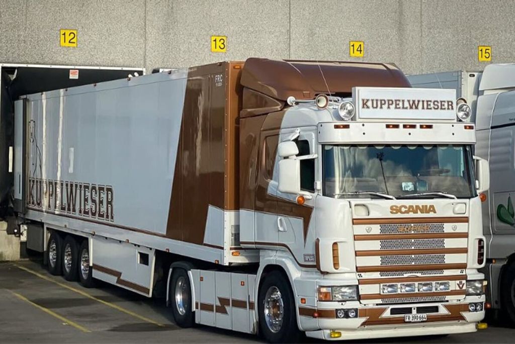 kuppelwieser-scania-4-series-flat-roof