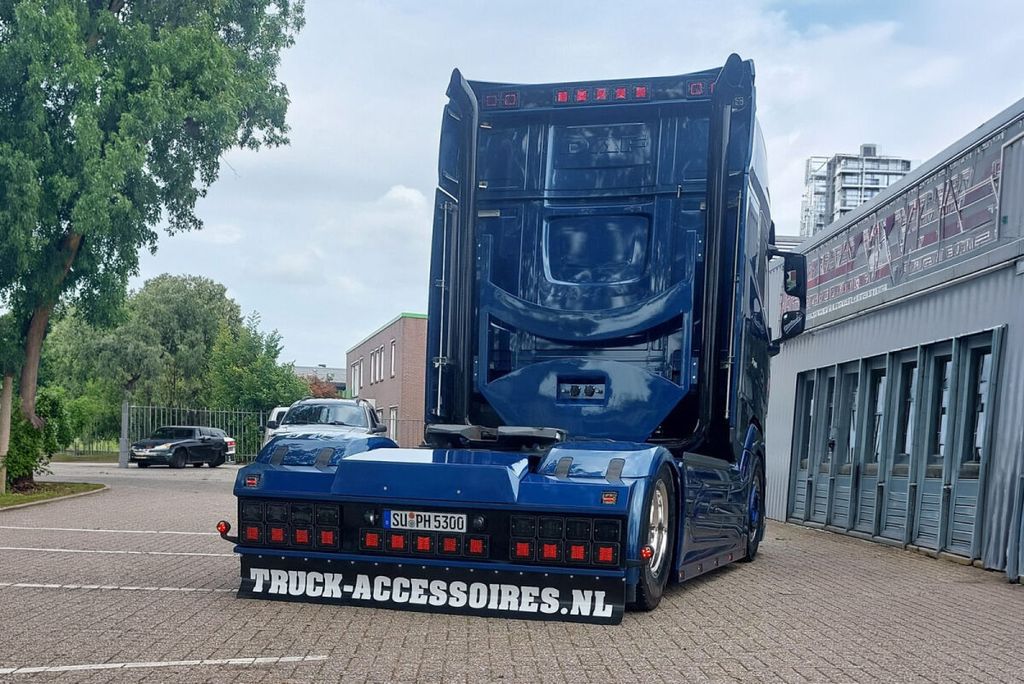hanseliner-iii-daf-xg-4x2-curtainside (1)