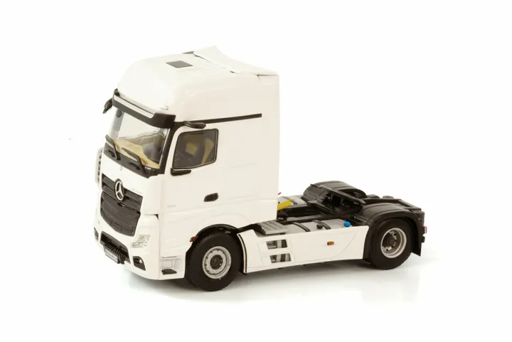 white-line-mercedes-benz-actros-mp5-gig