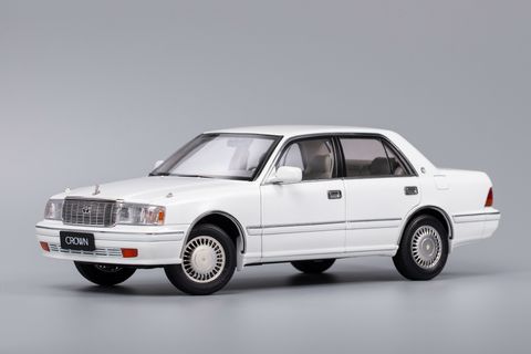 toyota-crown-white