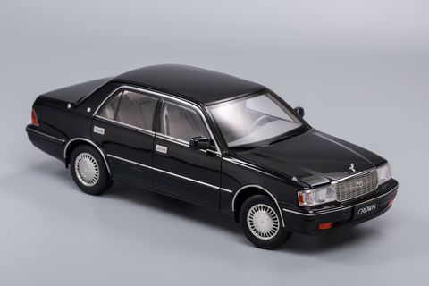 toyota-crown-black (4)