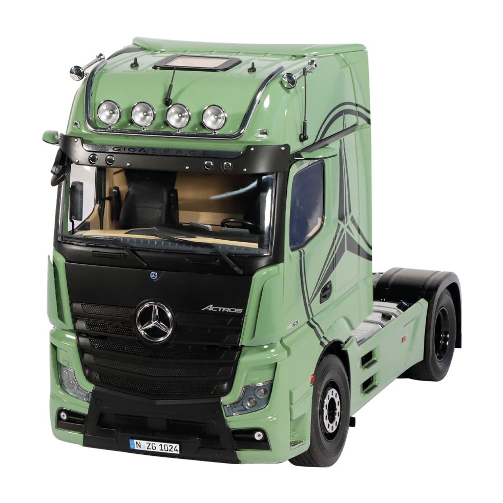 mercedes-benz-actros-gigaspace-4x2-olive-with-star (3)
