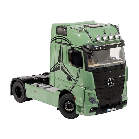 mercedes-benz-actros-gigaspace-4x2-olive-with-star (1)
