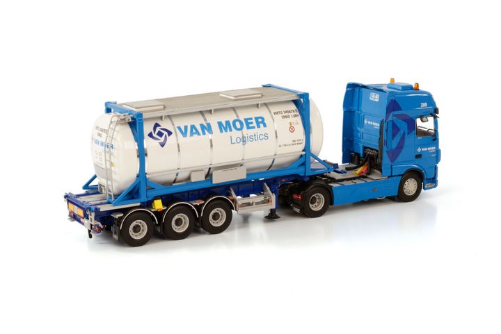 van-moer-daf-xf-super-space-cab-my2017 (1)