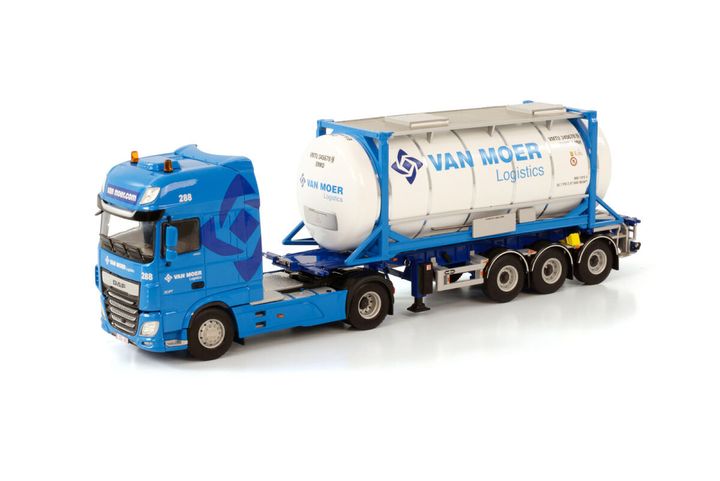 van-moer-daf-xf-super-space-cab-my2017