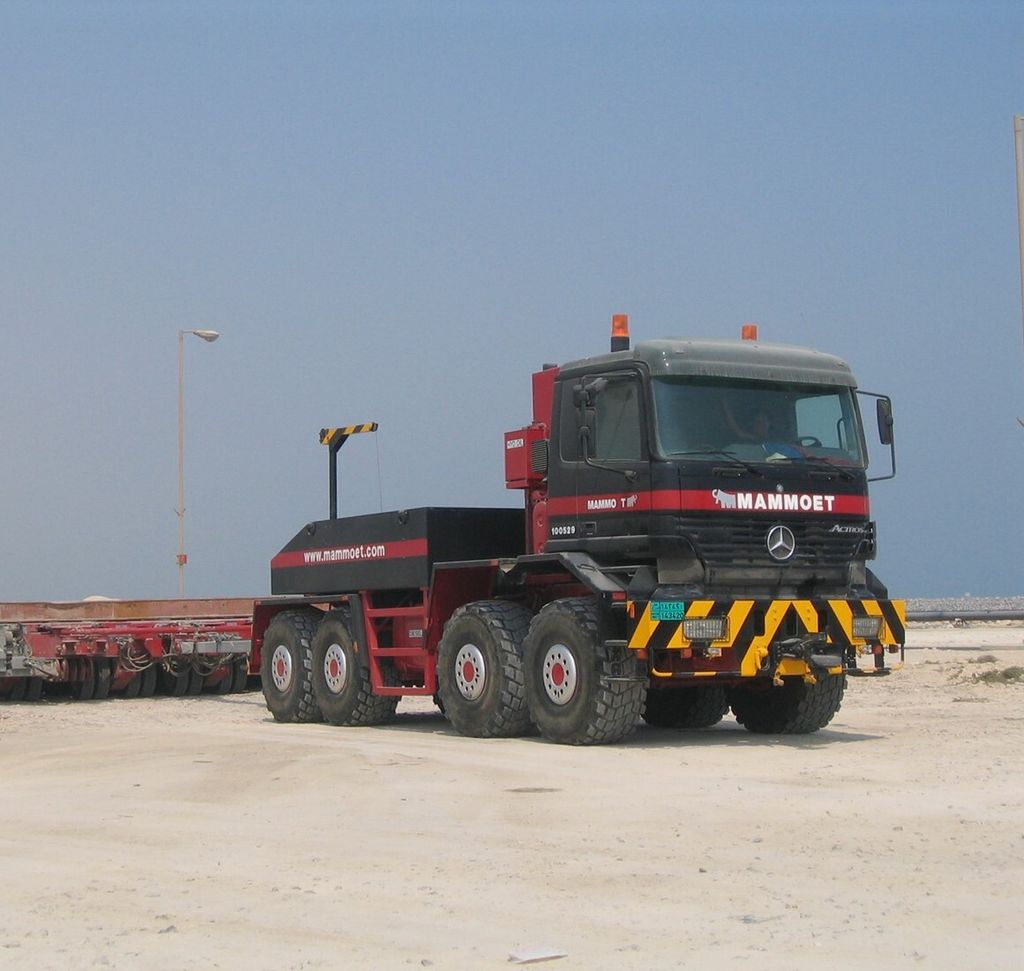 mammoet-mb-actros-8x8 (1)