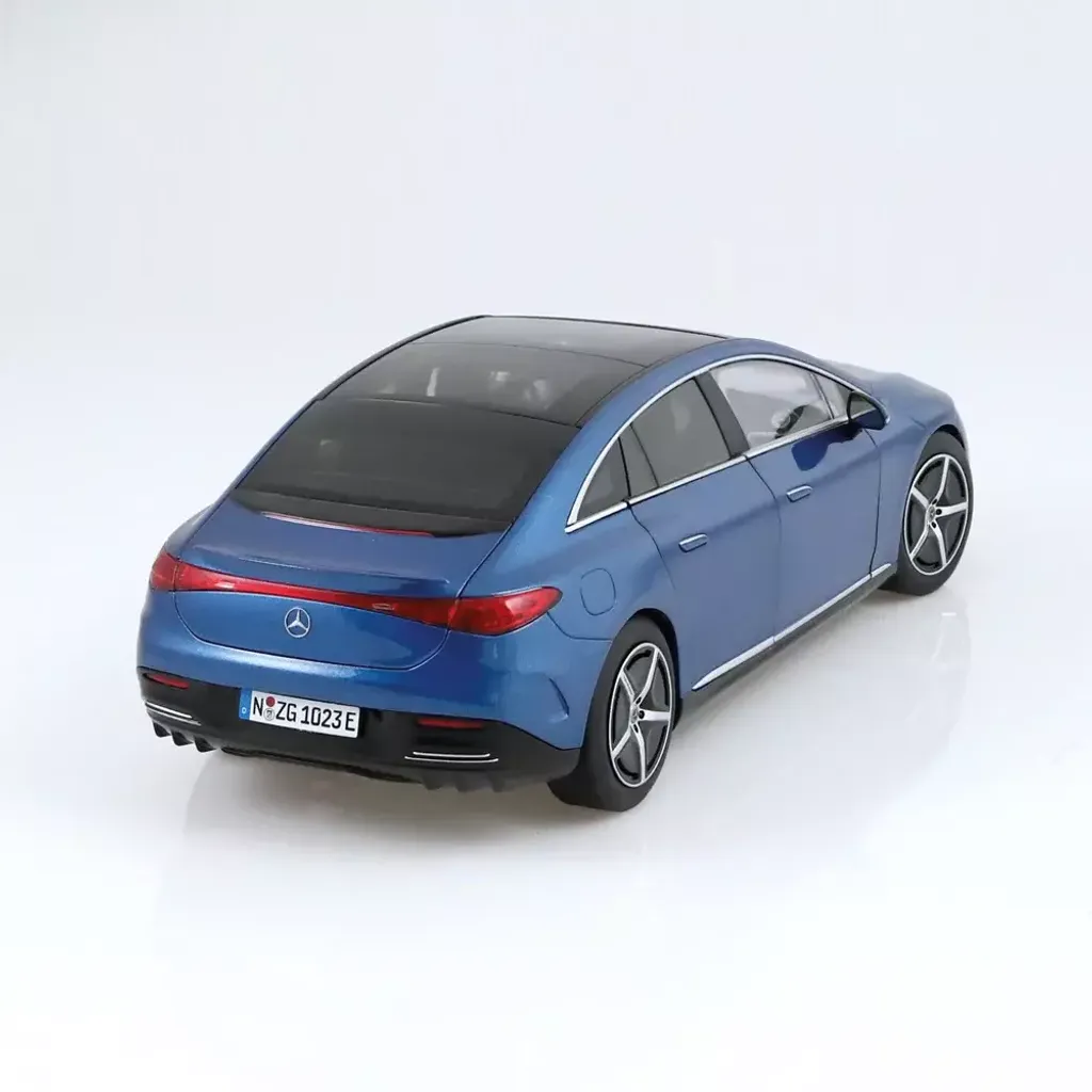 mercedes-eq-eqe-spektralblau-metallic (2)