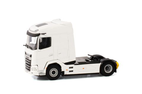 white-line-daf-xg-4x2-1