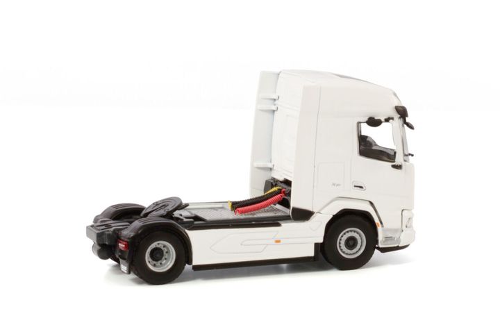 white-line-daf-xf-sh-4x2 (1)