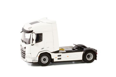 white-line-daf-xd-4x2