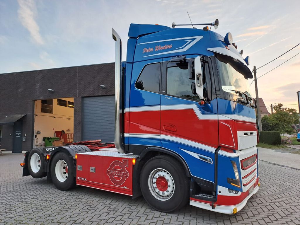 pwt-volvo-fh5-globetrotter-6x2-tag-axle (1)