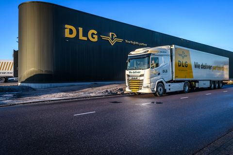 dlg-logistics-daf-xg-6x2-midlift-axle
