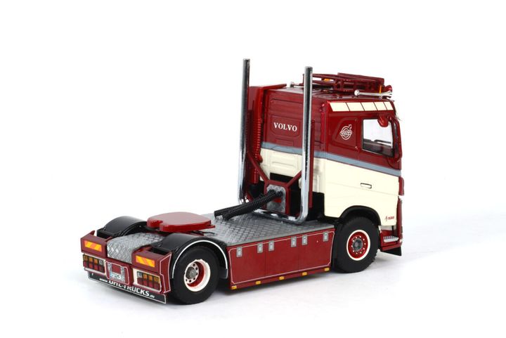 mike-forster-volvo-fh4-sleepercab-4x2 (1)