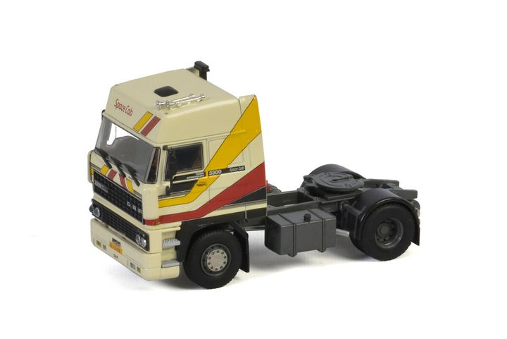 premium-line-daf-3300-space-cab-4x2