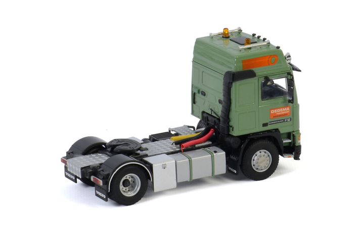 oegema-volvo-f12-globetrotter-4x2 (1)