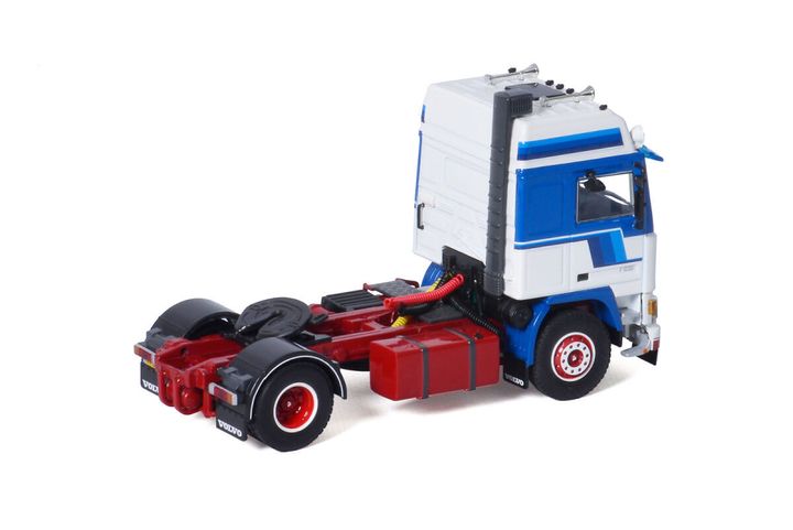 van-der-hoek-volvo-f12-globetrotter-4x2 (1)