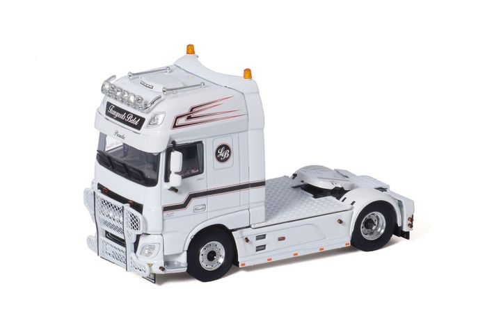 transport-belot-daf-xf-super-space-cab