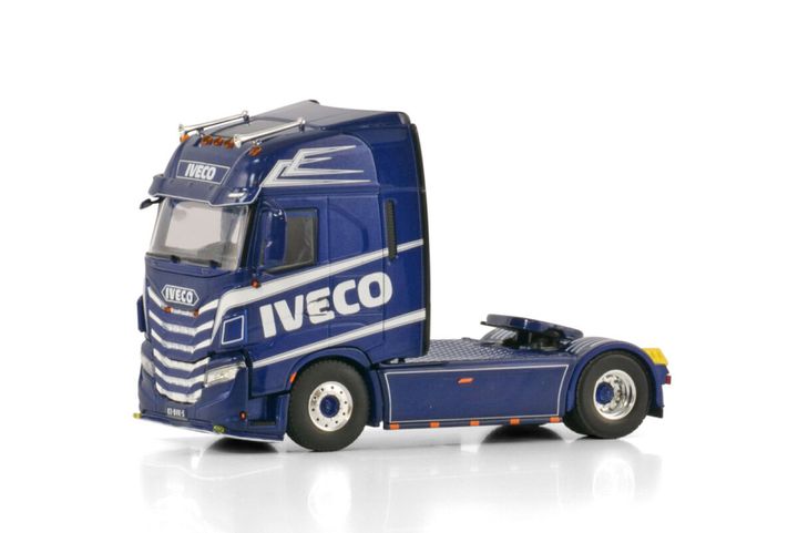premium-line-iveco-s-way-as-high-4x2-1