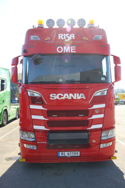 risa-scania-r-highline-cr20h-8x4-with-a (1)