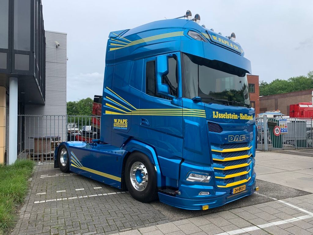 w-pape-transport-daf-xg-4x2