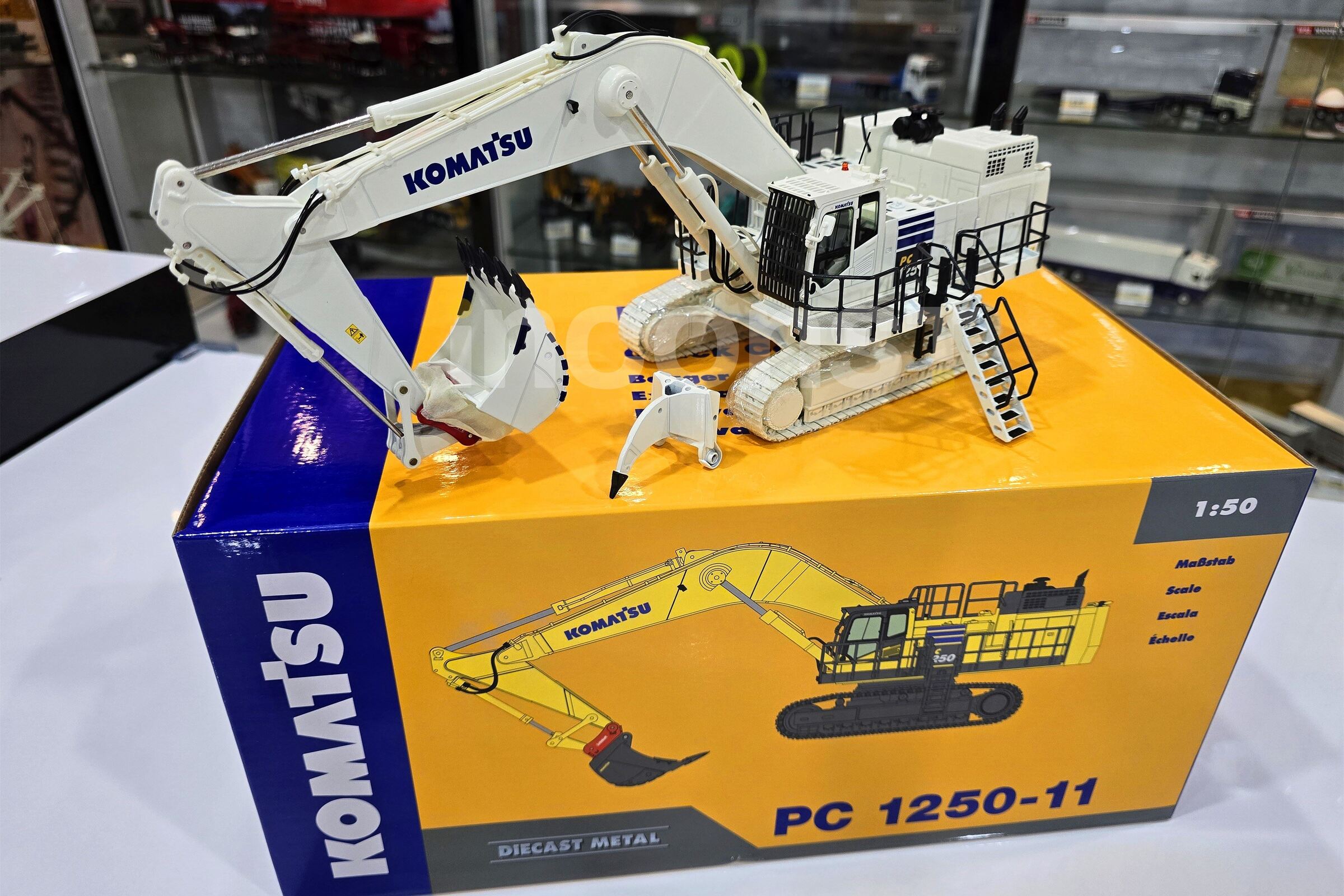 PC1250-11 1/50 コマツ ショベルカー 建機 komatsu NZG PC1250-11 1/50