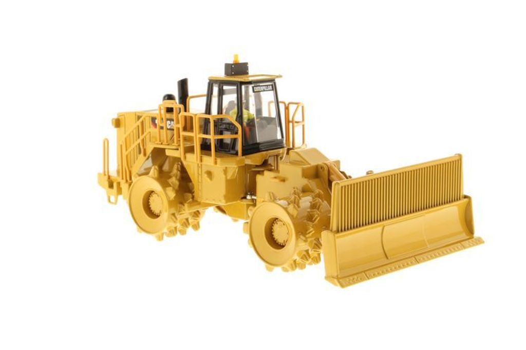 cat-836h-landfill-compactor-150-Diecast-Masters-85205-26786 (1)