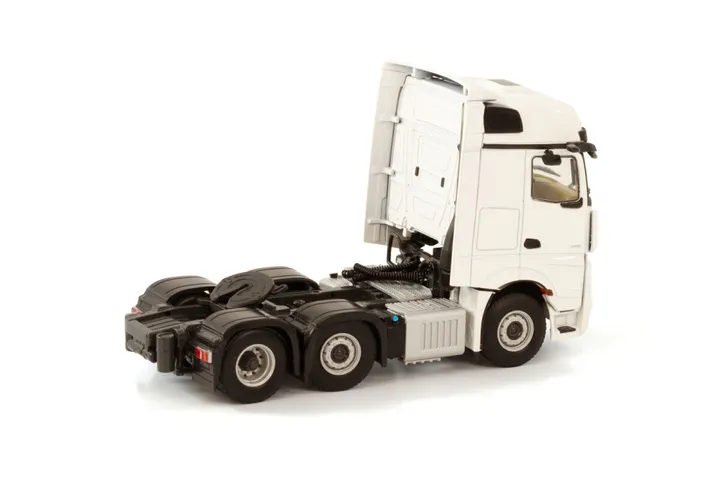 white-line-mercedes-benz-actros-mp5-big (1)