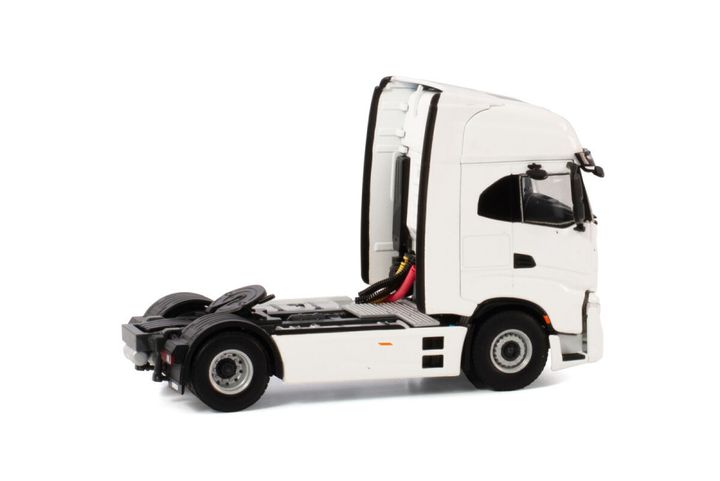 white-line-iveco-s-way-as-high-4x2 (1)