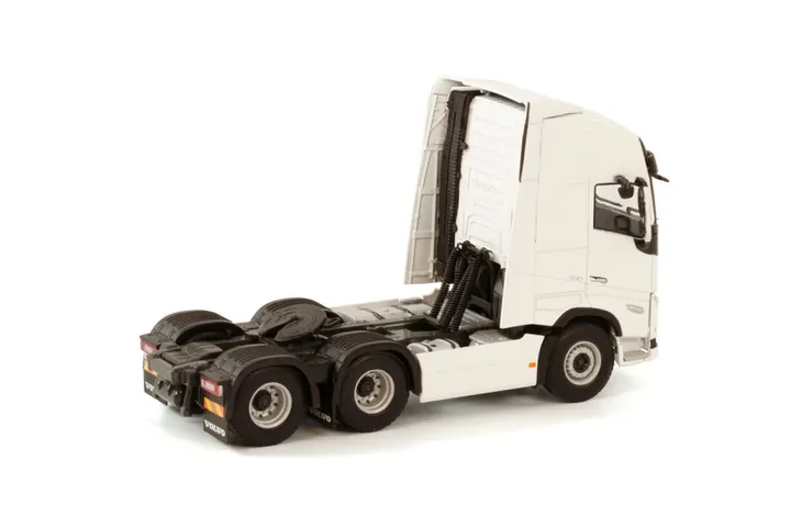 white-line-volvo-fh5-globetrotter-xl-6 (1)
