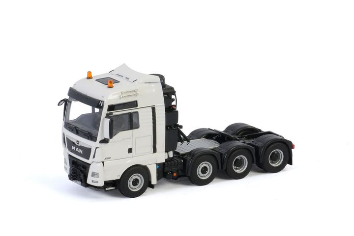 white-line-man-tgx-xxl-euro-6c-facelif-1