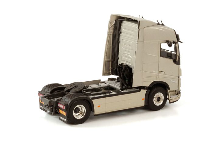 premium-line-volvo-fh5-globetrotter-4x2 (1)
