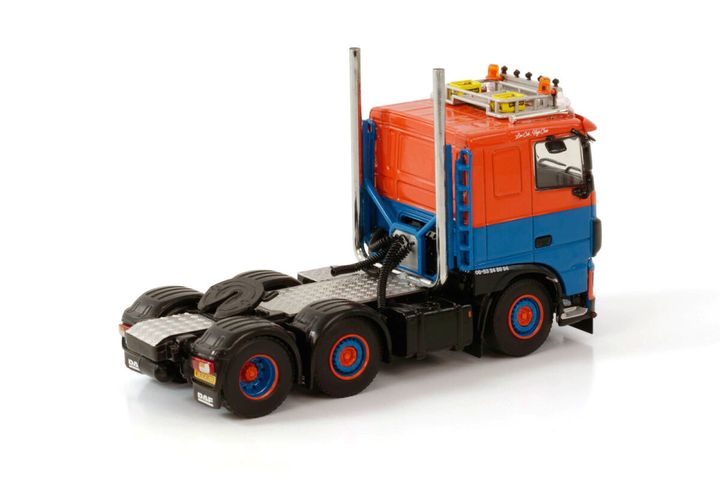 mark-hoek-daf-xf-comfort-cab-my2017-6x2 (1)
