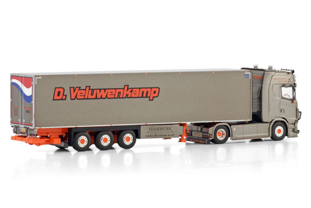 D. Veluwenkamp Int. Transport B.V.; SCANIA S HIGHLINE CS20H 4X2 REEFER