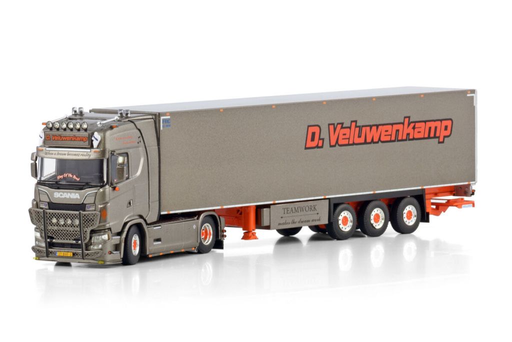 D. Veluwenkamp Int. Transport B.V.; SCANIA S HIGHLINE CS20H 4X2 REEFER