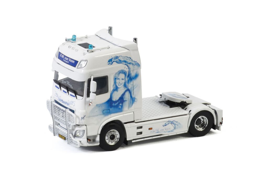 d-m-van-veen-daf-xf-super-space-cab-4x