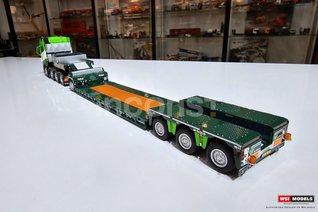 DE WAARD; VOLVO FH4 GLOBETROTTER 8X4 LOWLOADER - 3 AXLE