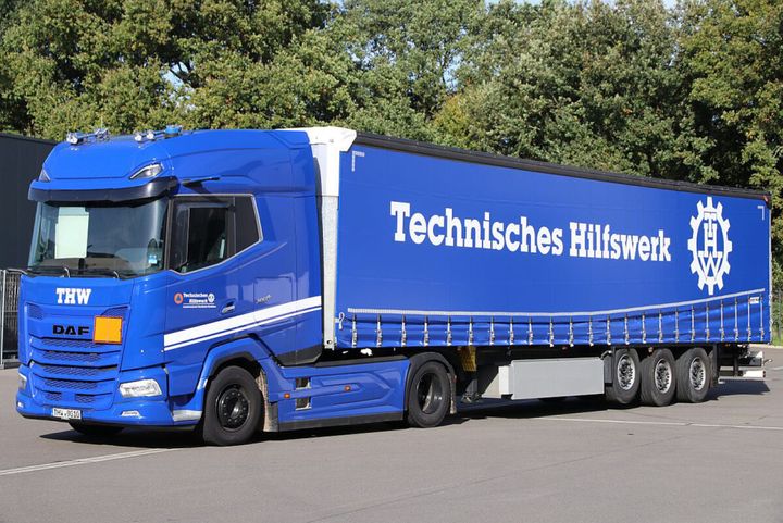 thw-germany-daf-xg-4x2-curtainside-tra