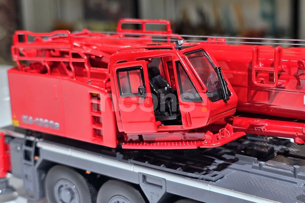 KATO KA-1300R MOBILE CRANE - RED – Inconst KATO KA-1300R MOBILE CRANE - RED – Inconst