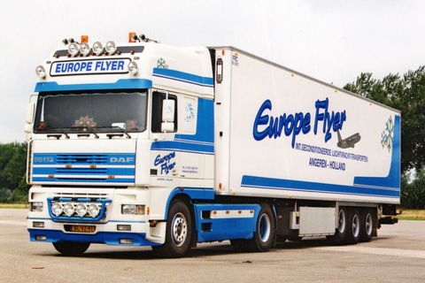 europe-flyer-daf-95xf-super-space-cab-4