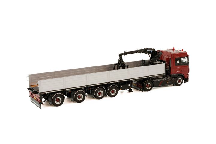 jaco-stam-daf-xf-space-cab-my2017-4x2-b (1)