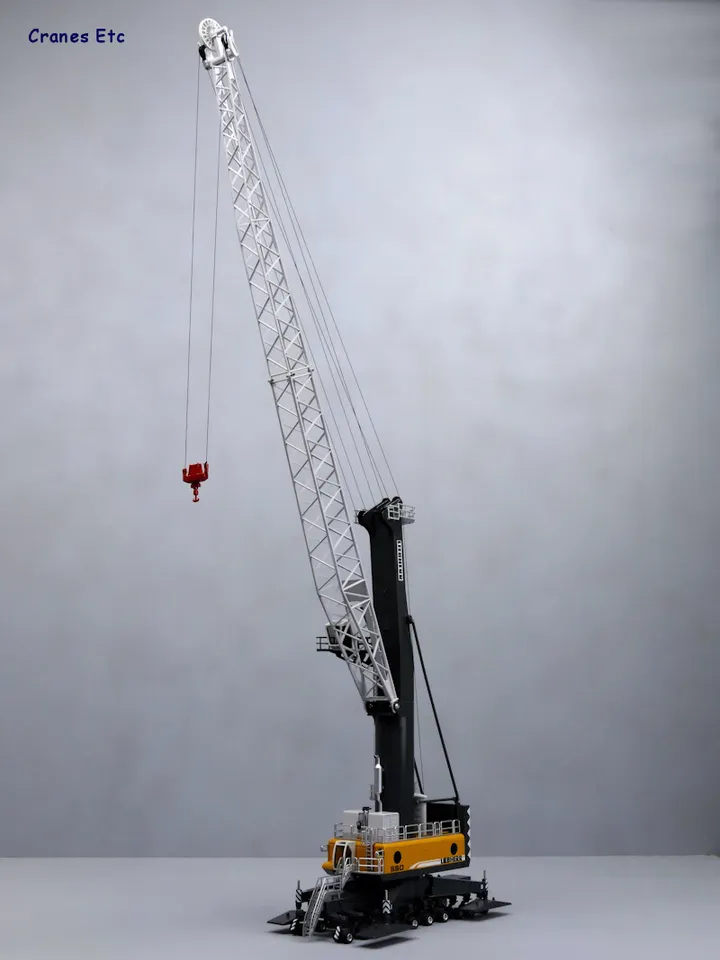 895o800