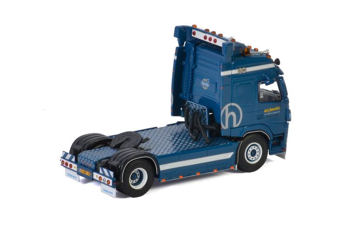 m-van-den-heuvel-volvo-fm4-globetrotte (1)