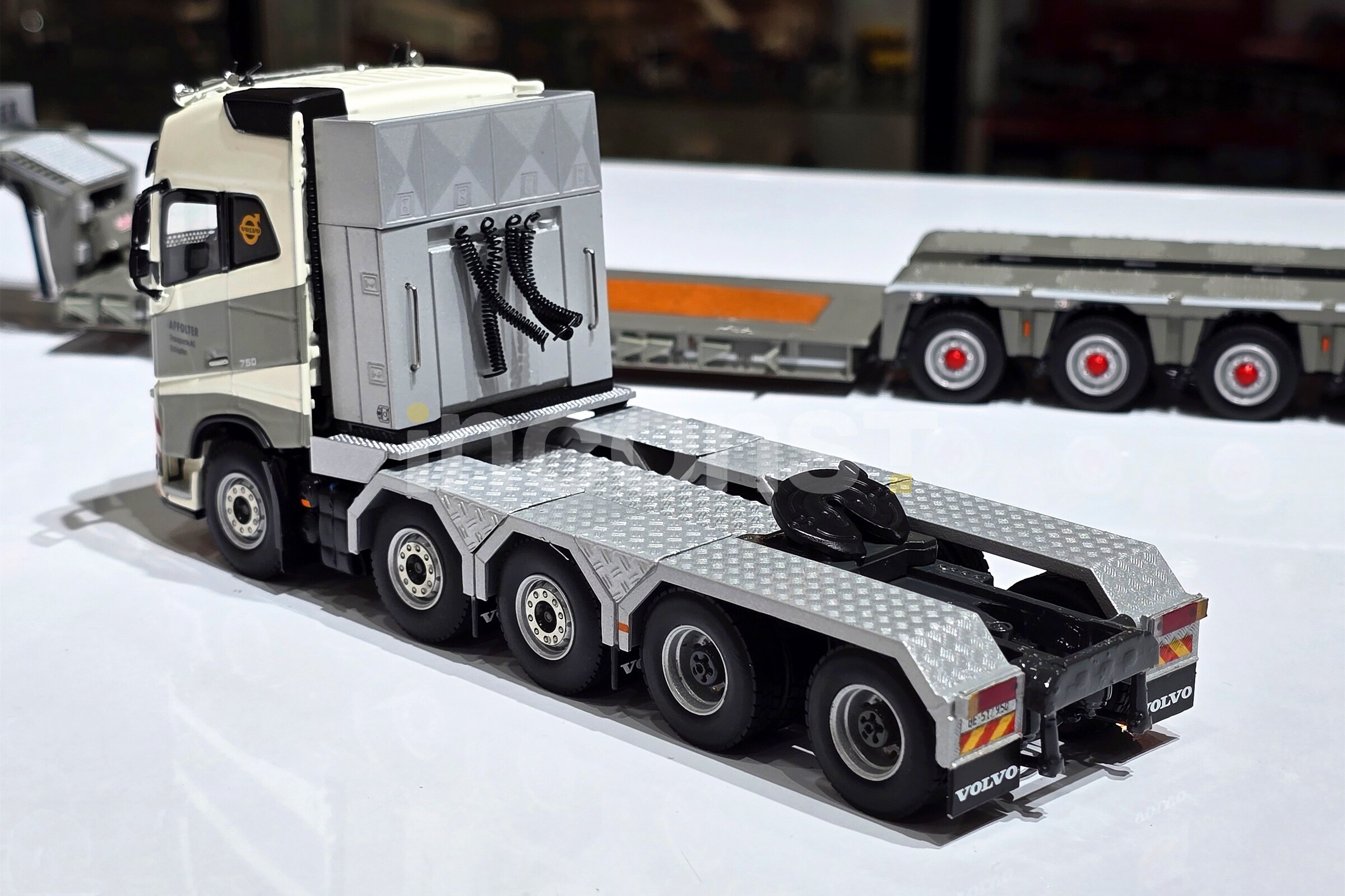 WSI 1/50 ボルボ 8x4 + 5ac Nooteboom 梱包条件有 WSI 1/50 ボルボ 8x4 + 5ac Nooteboom 梱包条件有