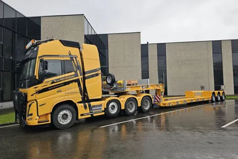 l-a-van-roozendaal-volvo-fh5-globetrot